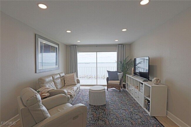 Building Photo - 2885 Palm Beach Blvd