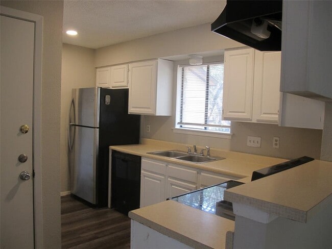 Building Photo - 509 Algerita Dr