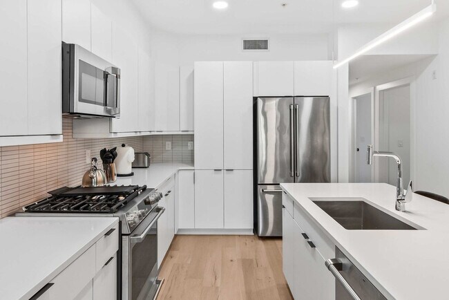 Building Photo - 346 Peters St SW