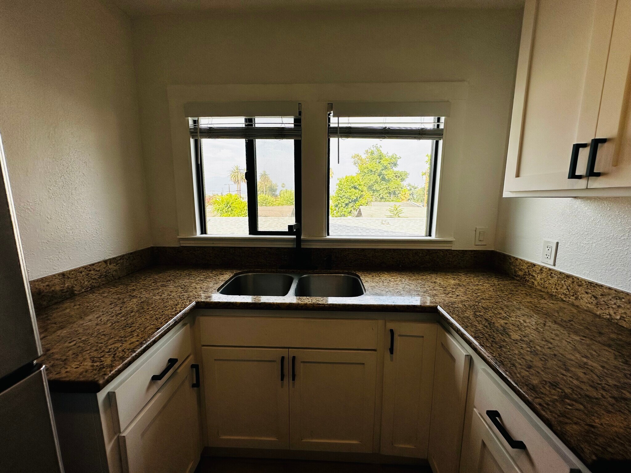 Building Photo - 823 W Orange St