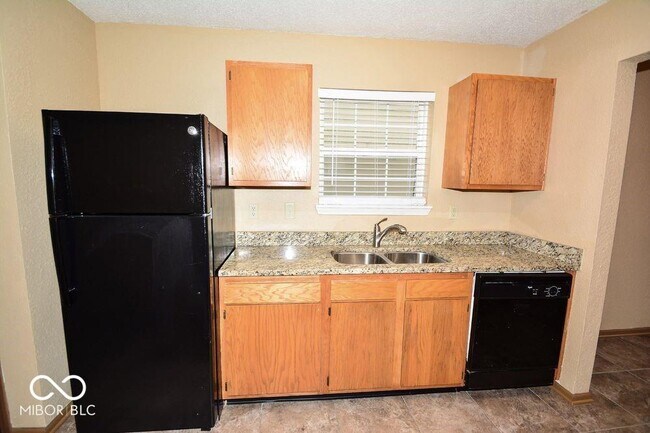 Building Photo - 10325 Liverpool Way