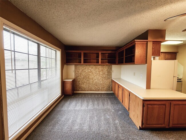 Building Photo - 1311 Antoine Dr