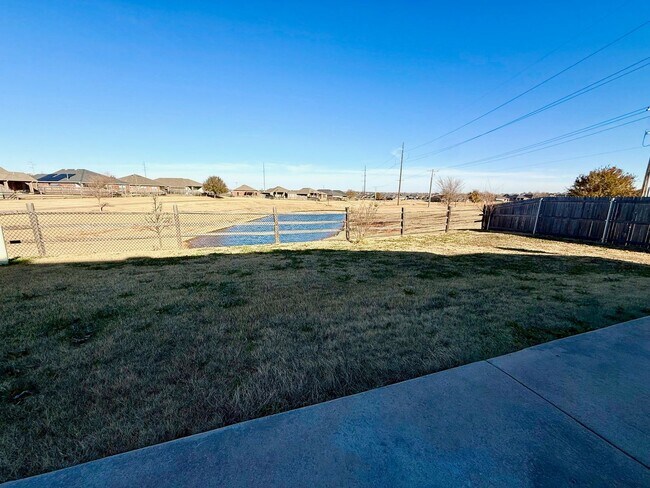 Building Photo - Great Family Home, Great Neighborhood
