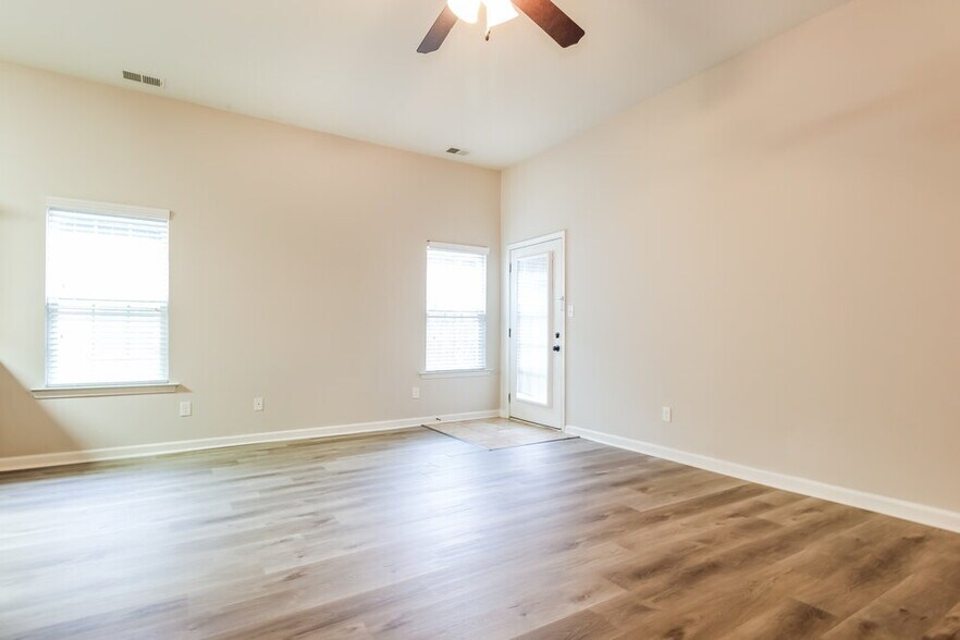 Building Photo - 9042 Billy Pat Dr