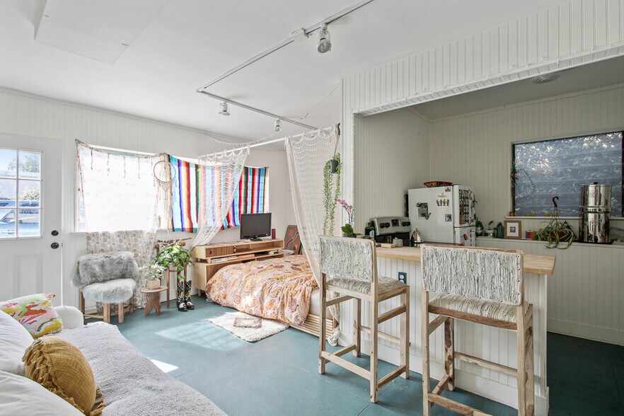 Building Photo - 2436 3rd St