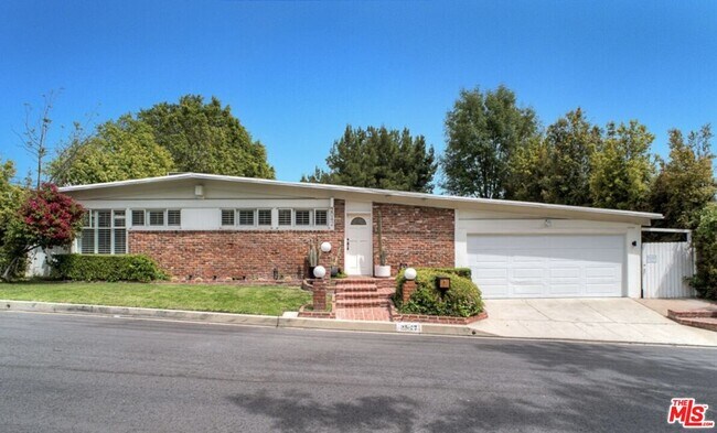 Building Photo - 2042 Linda Flora Dr