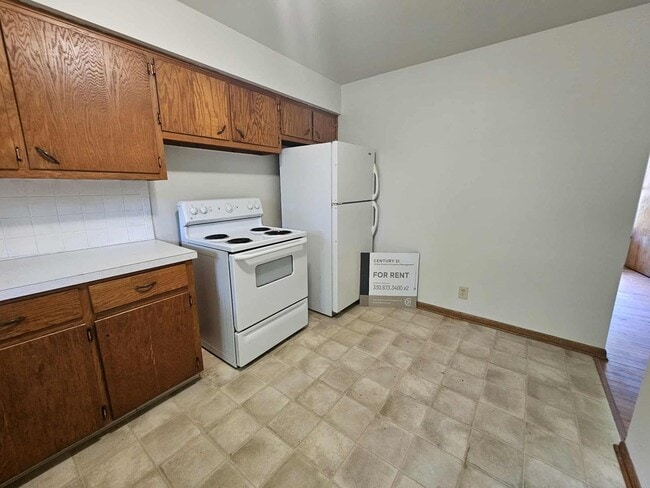 Building Photo - 2 Bedroom 1 Bath Duplex Kent Ohio 44240