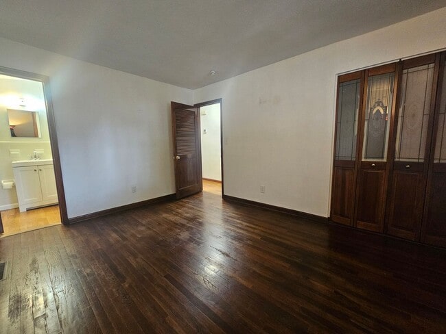 Building Photo - Manor View