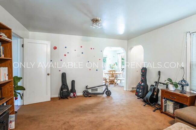 Building Photo - 545 E 400 N
