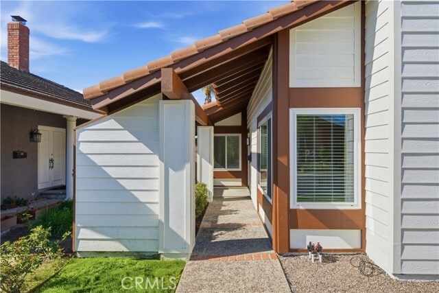 Building Photo - 8861 Dorsett Dr