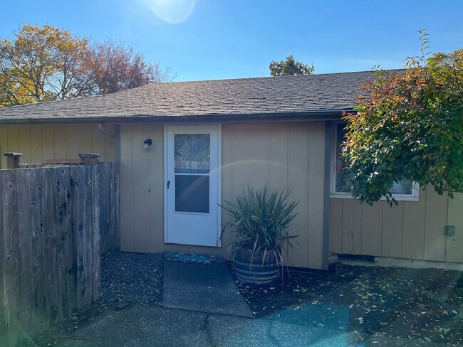 Primary Photo - LOO Duplex