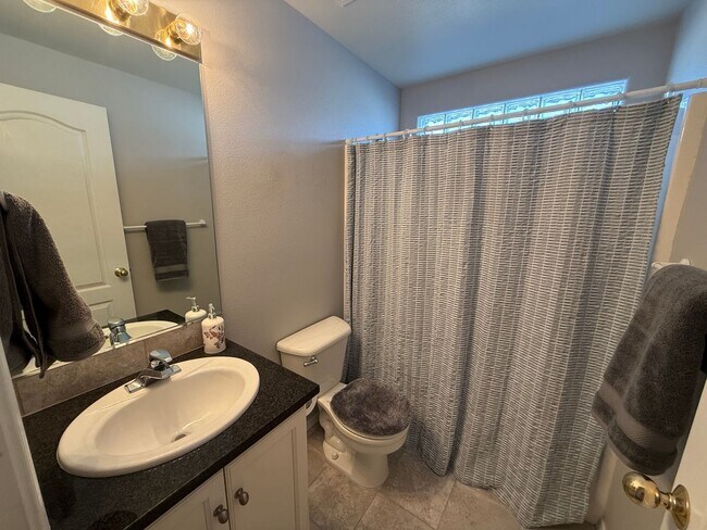 Building Photo - Spacious 4 Bed, 3 Bath Home - Terrango Glen