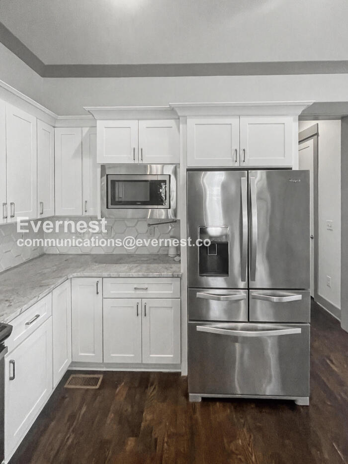 Building Photo - 2209 15th Ave N