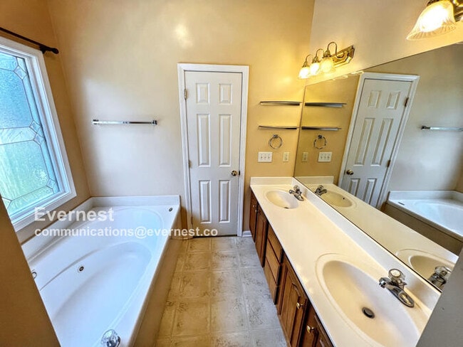 Building Photo - 205 Camellia Dr
