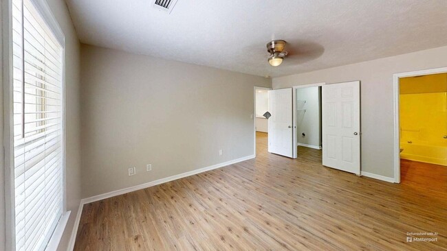 Building Photo - 1235 Longpoint Dr