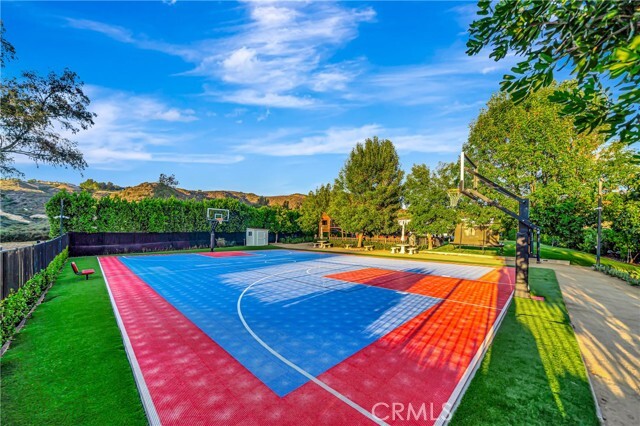 Building Photo - 2037 Delphine Ln