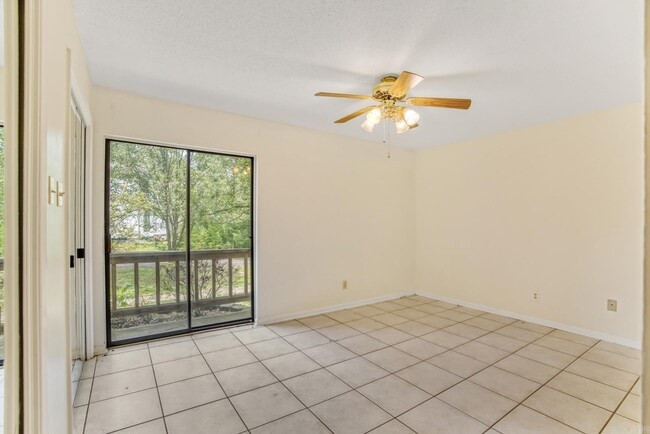 Building Photo - 101 Pine Forest Dr