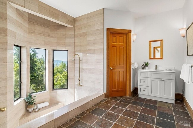 Building Photo - 1100 Bayhills Dr