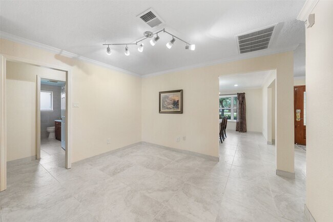 Building Photo - 14702 Westway Ln