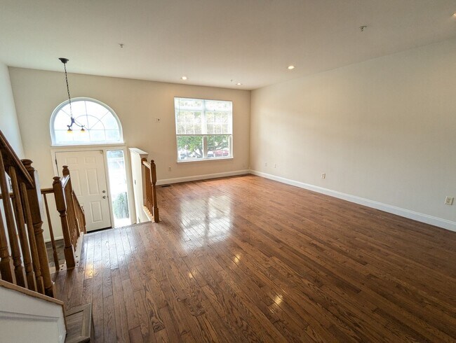 Building Photo - Renovated Townhouse in Frederick ready for...