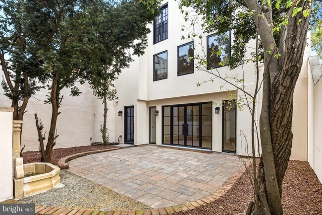 Building Photo - 321 S 3rd St