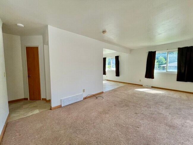 Building Photo - 4527 12th Ave