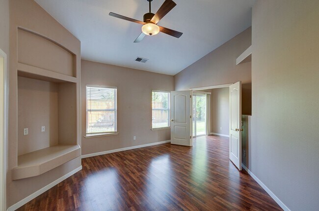 Building Photo - 2898 E Pryor Dr