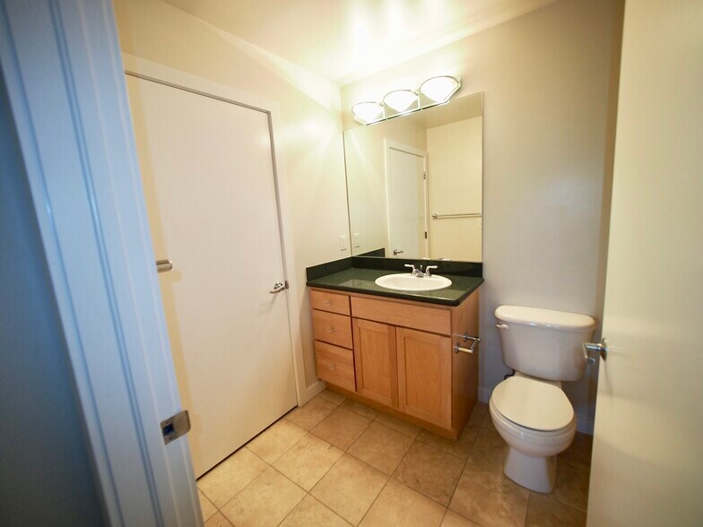 Building Photo - 275 S Harrison St