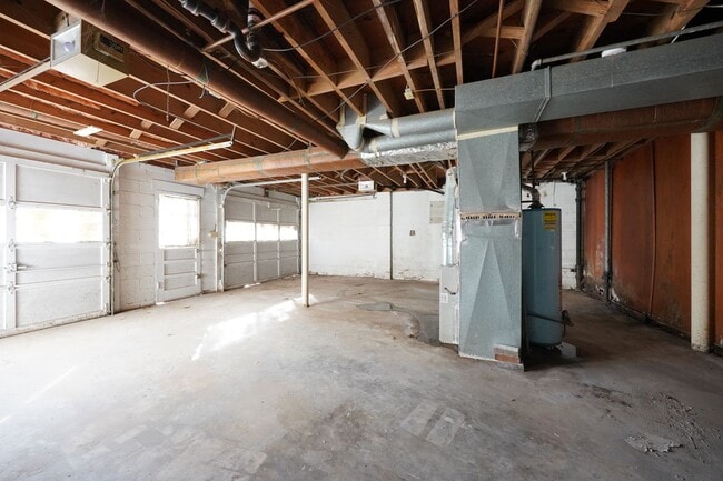 Building Photo - Newly renovated, spacious and versatile house waiting to be a home!