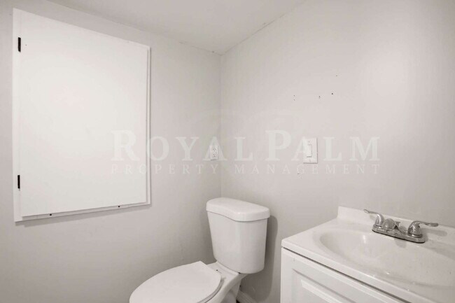 Building Photo - North Fort Myers has 99 Problems but this 1/1 Isn't It!