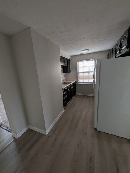 Building Photo - 515 Corona Ave