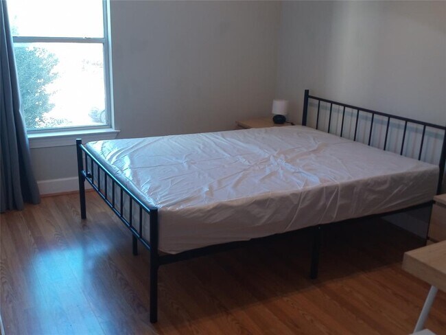 Building Photo - 1901 Crossing Pl