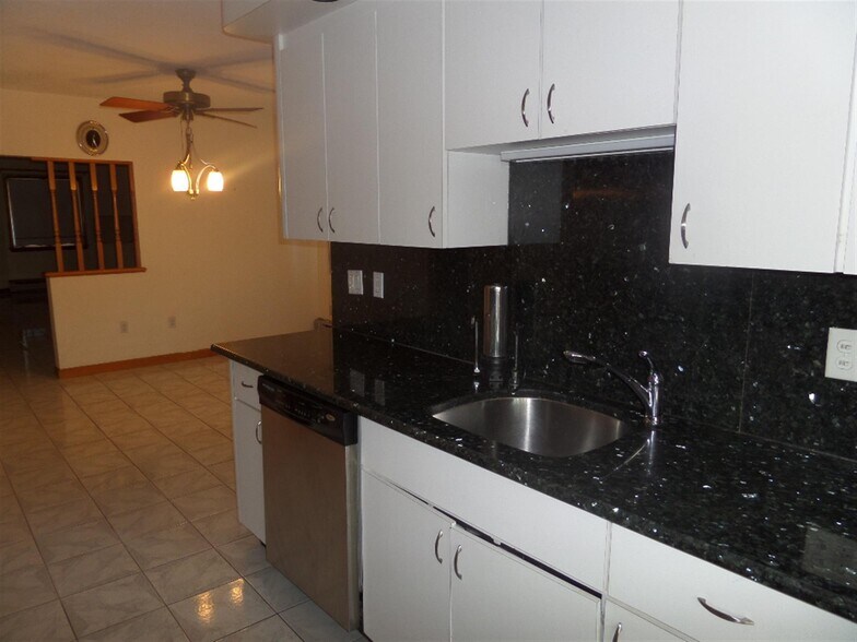 Building Photo - 10 Windsor Rd