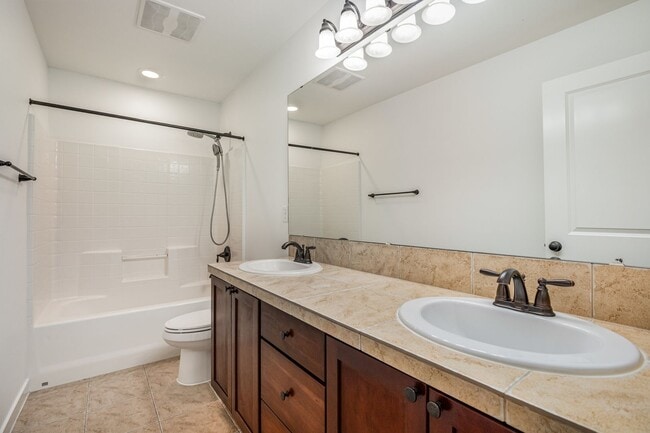 Building Photo - North East Facing 4 bed 3 bath ready for m...