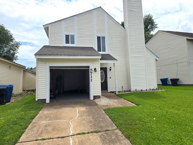 Building Photo - Charming 3BD/3BA Home with Modern Upgrades