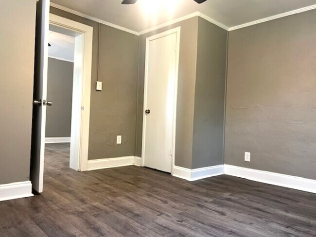 Building Photo - 112 Circle Hill Dr