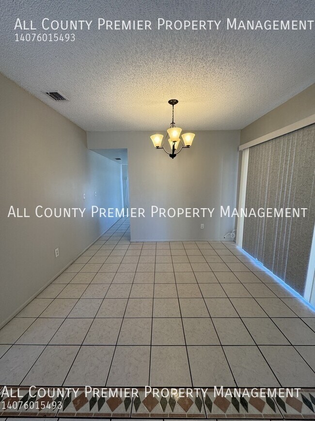 Building Photo - 2264 Greenview Cir