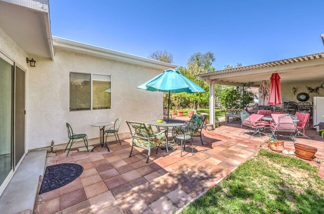 Building Photo - 1 Bedroom Casita with Pool Access!
