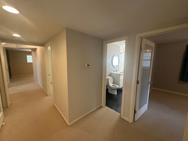 Building Photo - Luxury Living on Summit Ave! – Spacious 3B...