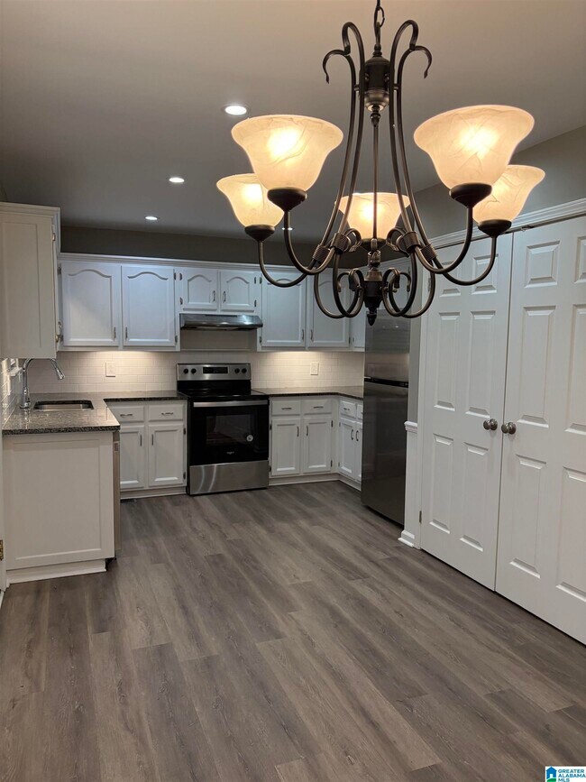 Building Photo - 6877 Briarwood Dr