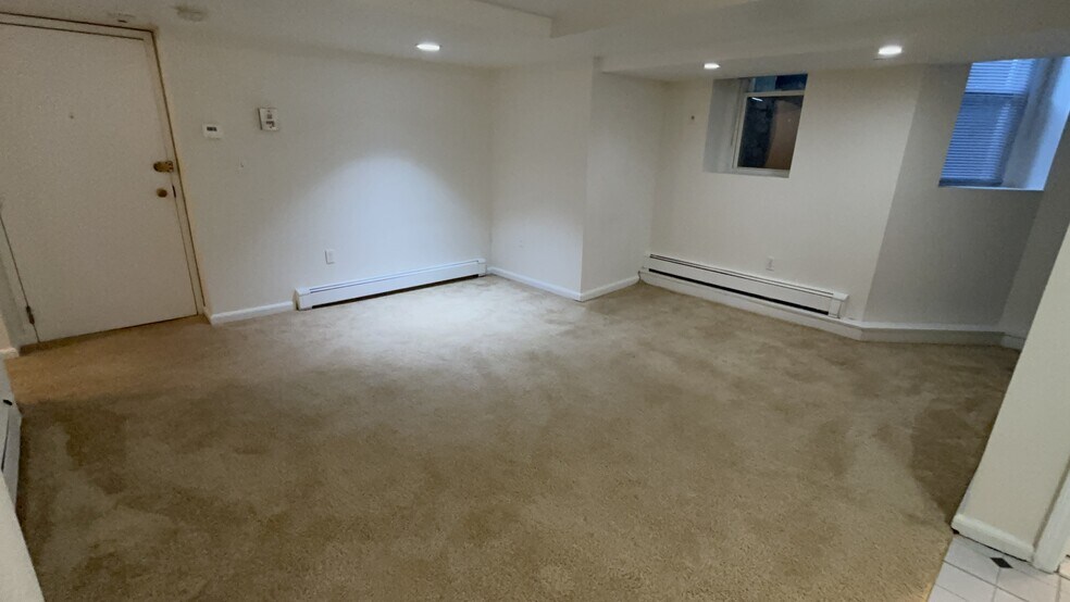 Building Photo - 1247 Beacon St