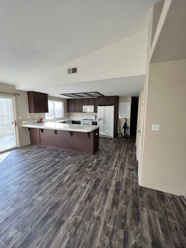 Building Photo - 412 Apple Way