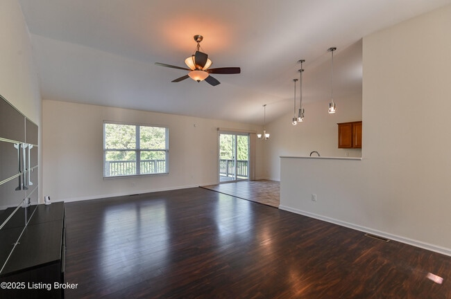 Building Photo - 220 Rockcrest Way