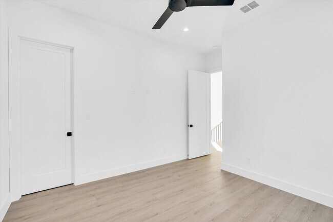 Building Photo - 1707 Nomas St