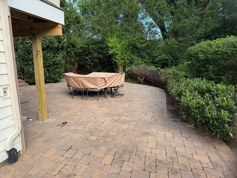 Building Photo - 10225 Tamarack Dr