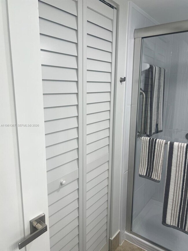 Building Photo - 1400 SW 124th Terrace