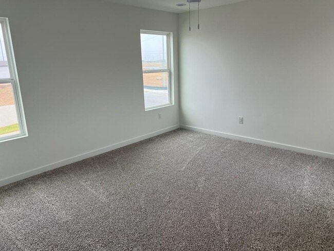Building Photo - 202 Deer Path Lp