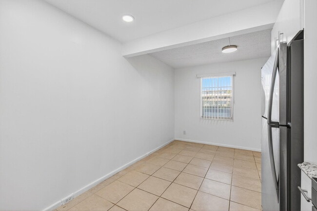 Building Photo - 2024 Hythe B