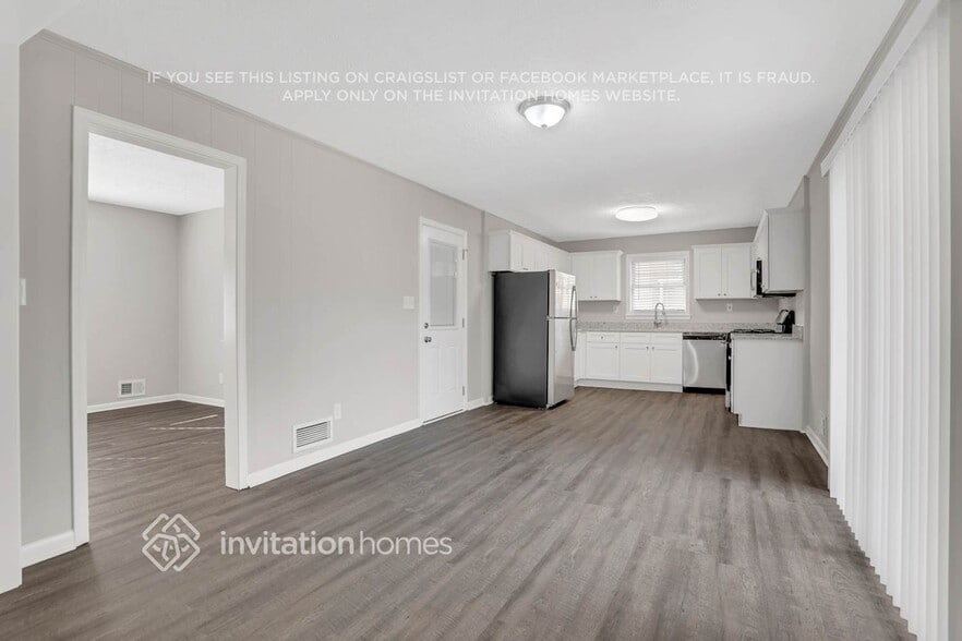 Building Photo - 2160 Shamrock Dr