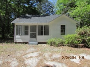 Building Photo - Updated Home